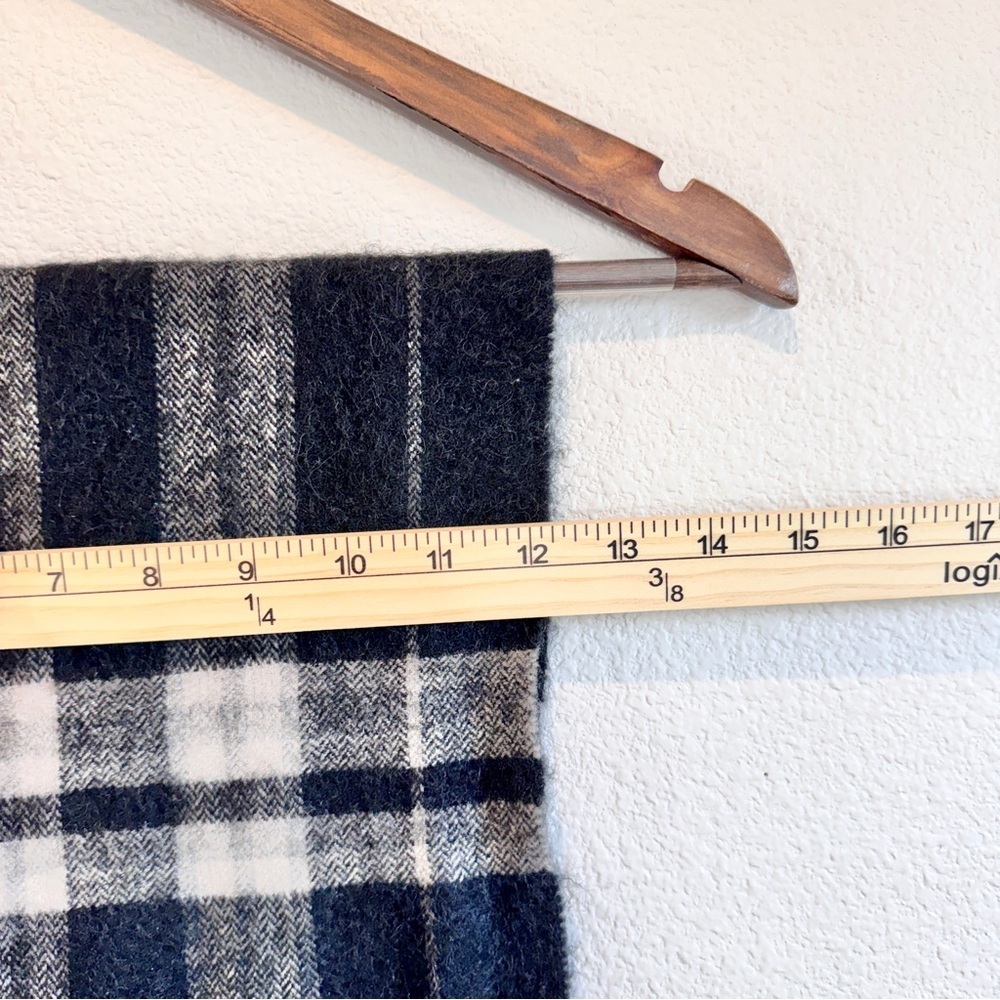 Classic Winter Plaid Scarf Joseph Abboud Camel Hair Black Gray Fringe A18 - Picture 4 of 7
